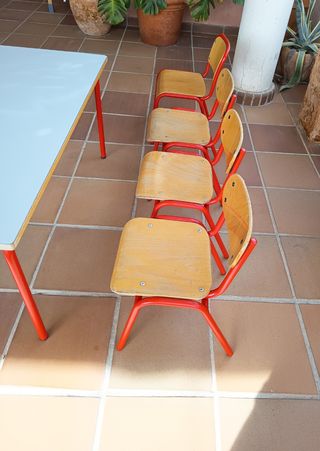 Scrivania e sedie vintage