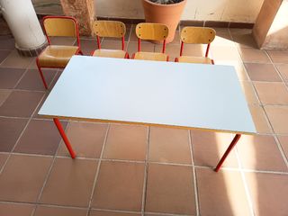 Scrivania e sedie vintage