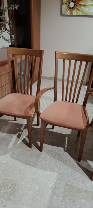 Mesa comedor con 4 sillas y 2 sillones