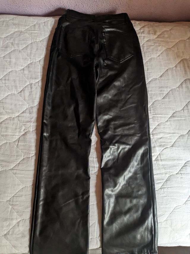 Pantalón cuero Abercrombie con taglio dritto elasticizzato