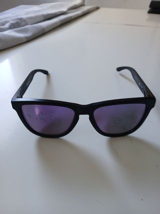 Gafas de sol hombre negras lentes moradas