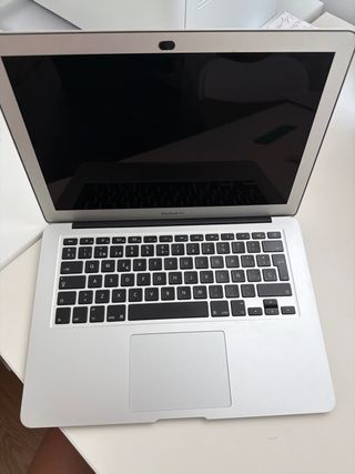 MacBook Air 2017 — 8 GB de RAM y 128 GB de almacen
