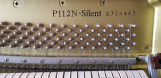 Piano Vertical Yamaha P112N-Silent + Banqueta