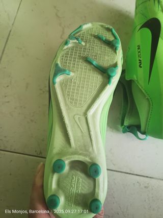 Bambas fútbol Nike verdes talla 38'5