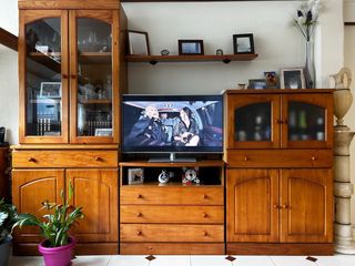 Mueble de salón de pino