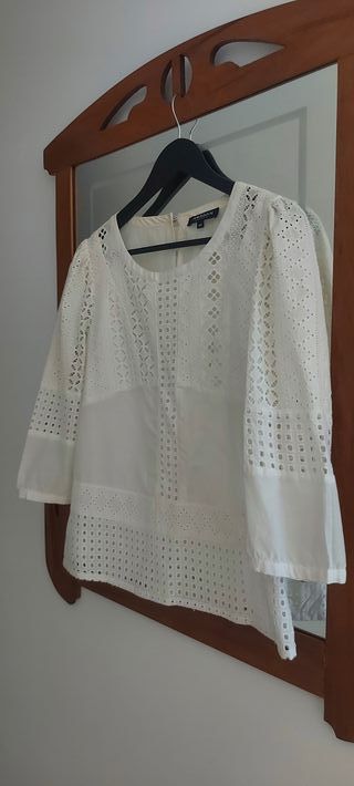 Blusa mujer Morgan T-40. Con bordados calados.