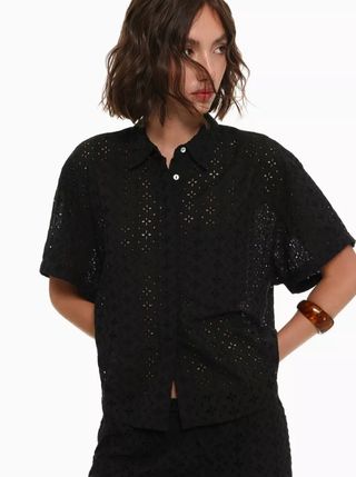 Camisa corta negra con bordado ingles