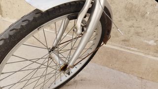 Bicicleta Monty plegable plateada