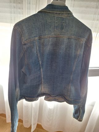 Cazadora Vaquera Bershka Talla XL. 