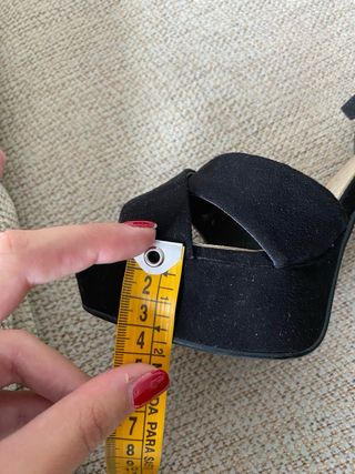 Zapato tacon negro aterciopelado de fiesta