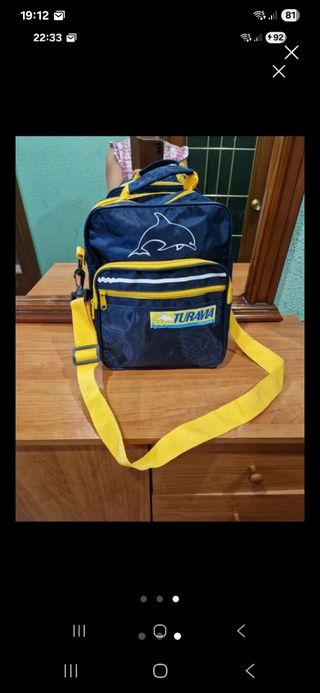 Diferentes Mochilas por 3 euros la unidad.