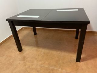 Mesa de comedor extensible negra y blanca
