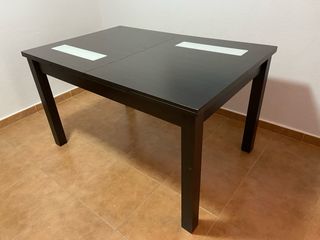 Mesa de comedor extensible negra y blanca