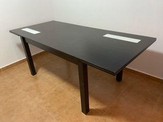 Mesa de comedor extensible negra y blanca
