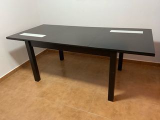 Mesa de comedor extensible negra y blanca