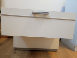 2 mesitas de noche blancas