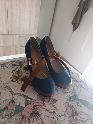 Zapatos de tacón azul y marrón sin estrenar!! 