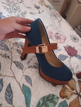 Zapatos de tacón azul y marrón sin estrenar!! 