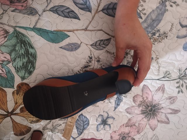 Zapatos de tacón azul y marrón sin estrenar!!