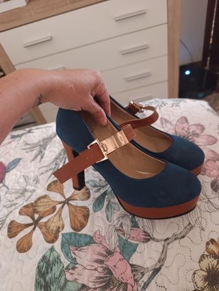 Zapatos de tacón azul y marrón sin estrenar!! 