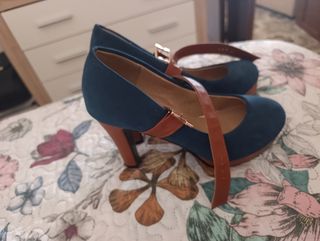 Zapatos de tacón azul y marrón sin estrenar!! 