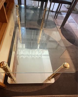 Mesa centro cristal y metal color dorado 