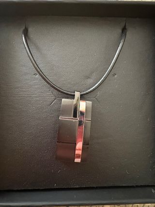 Colgante Lotus Hombre Negro y Plateado