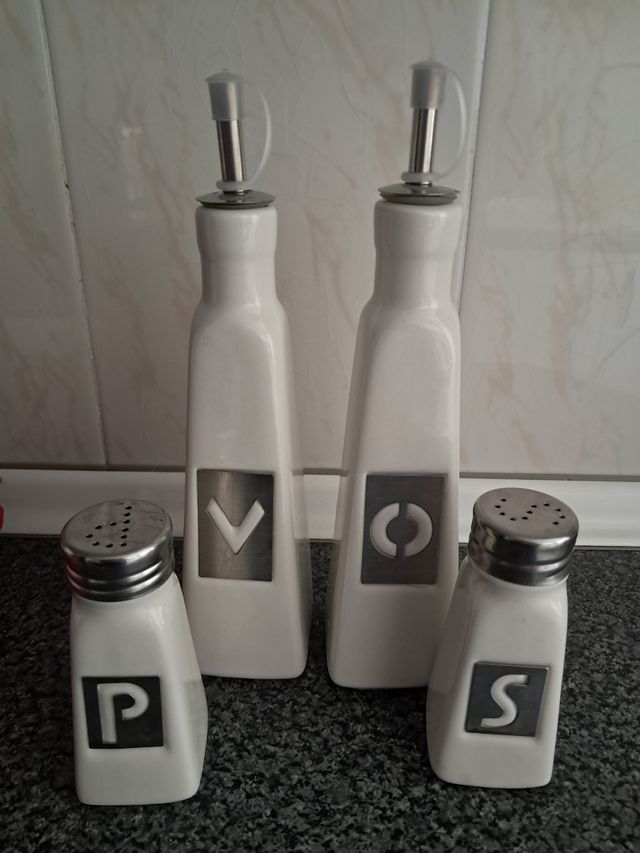 Aceitera, Vinagrera, salero y pimentero de Cerámic