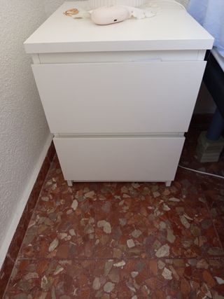 Mesilla blanca de Ikea Cómoda dos cajones