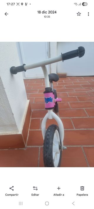 Bicicleta de equilibrio rosa