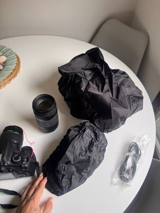 CÁMARA RÉFLEX CANON EOS 1300D + 2 OBJ + MOCHILA