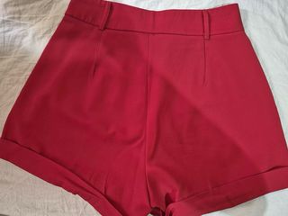 Shorts rojos de talle alto