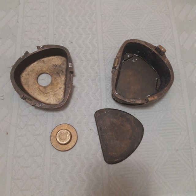 Mufla triangular de latón y abre muflas