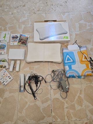 Consola Wii + Accesorios Wii Fit y Juegos