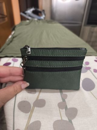 Monedero verde con 3 cremalleras