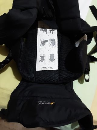 Mochila portabebés Hauck muy nueva poco uso, negra