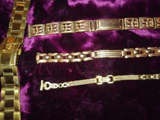 Pulsera de reloj dorada