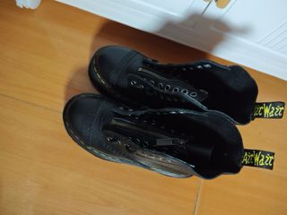 Dr. Martens Sinclair 40