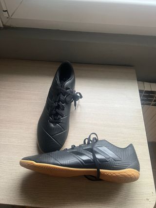 Botas de fútbol sala Adidas Nemeziz 18.4
Nuevas.