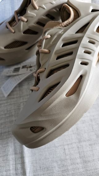 Zapatillas Adidas Adifom Beige Nuevas