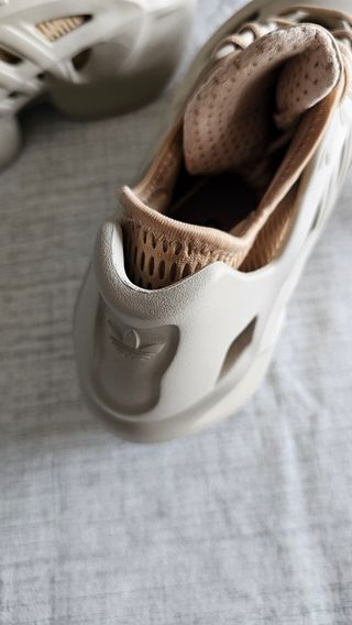 Zapatillas Adidas Adifom Beige Nuevas