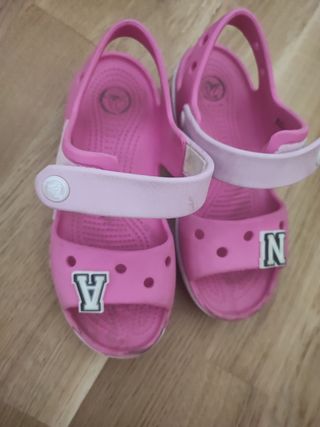 Sandalias Crocs niña rosa c13