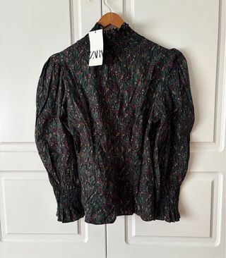Blusa estampada con fruncidos Zara. Talla M. Nueva