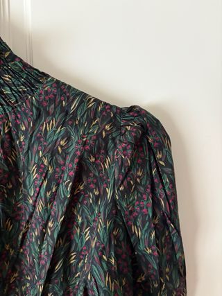 Blusa estampada con fruncidos Zara. Talla M. Nueva