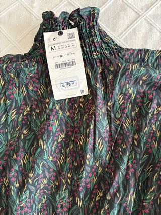 Blusa estampada con fruncidos Zara. Talla M. Nueva