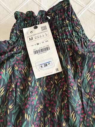 Blusa estampada con fruncidos Zara. Talla M. Nueva