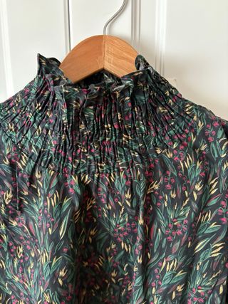 Blusa estampada con fruncidos Zara. Talla M. Nueva