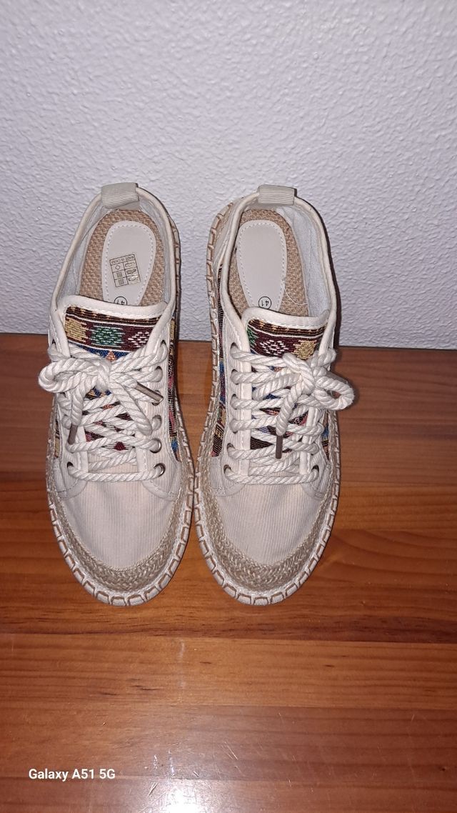 Zapatillas con estampado étnico