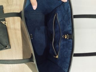 Bolso negro marca tipo LV