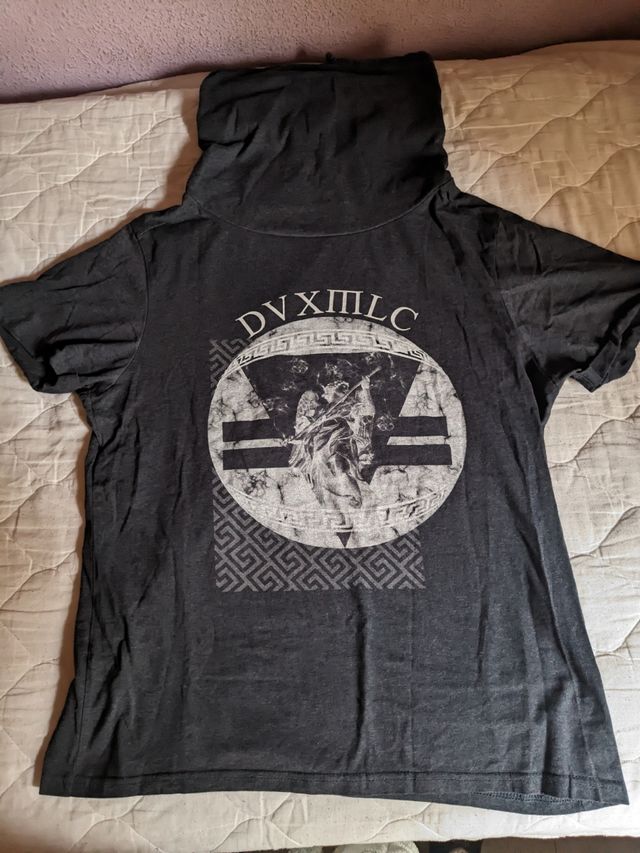 T-shirt grigia con colletto. Stato del legno di cedro. XL